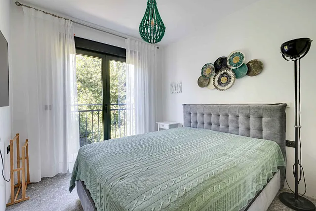 Modern three-bedroom apartment in the centre of Tivat with sea views — photo 30