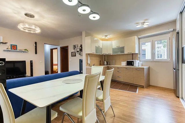 Apartment with 2 bedrooms in Bečići — photo 7