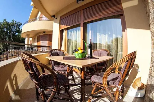 House / apart hotel in Sutomore  — photo 2
