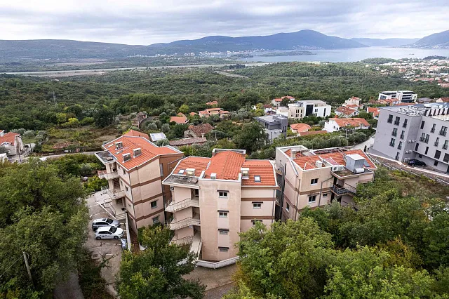 LUXURY THREE-BEDROOM APARTMENT WITH BREATHTAKING SEA VIEWS — photo 27