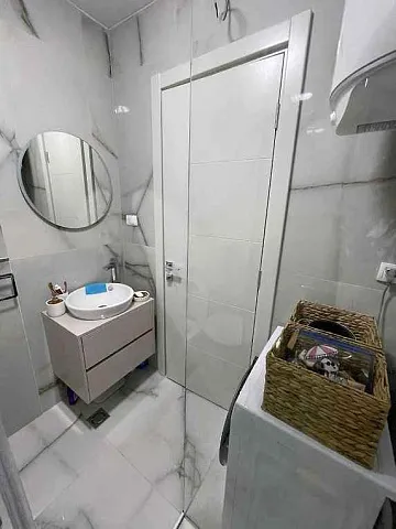 One bedroom apartment in a newly built complex in Bečići with a swimming pool on the roof — photo 10