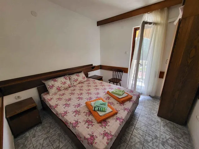 Hotel with 16 apartments in Buljarica — photo 17
