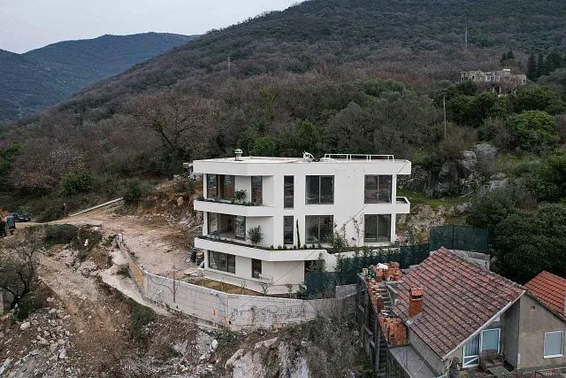 Luxury villa with panoramic views over Porto Montenegro — photo 7