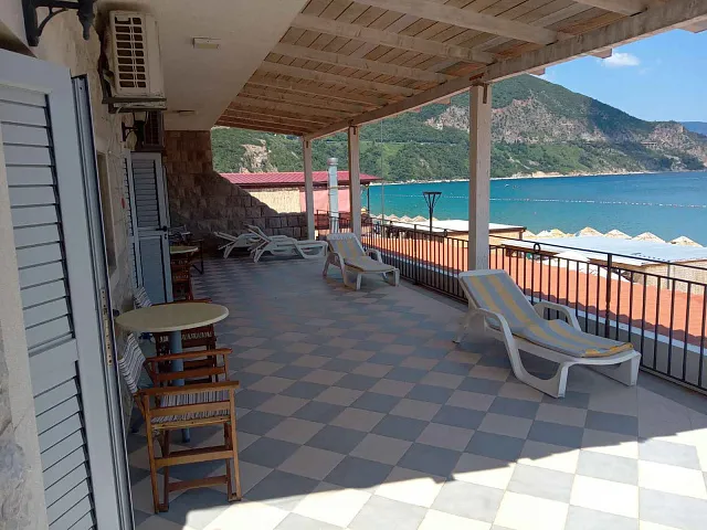Mini Hotel on Jaz 50 meters from the sea