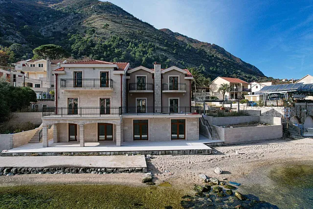 A luxurious three-story villa on the first sea line in  Kotor — photo 68