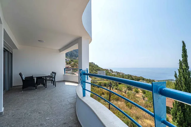 Luxury Investment Villa in Blizikuće – 3 Apartments, Pool & 120 m² Roof Terraces