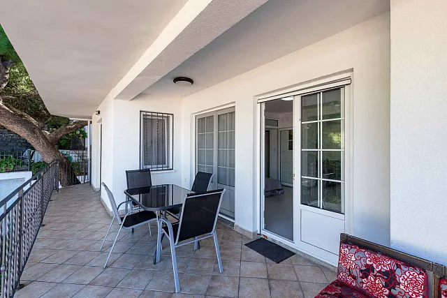 Apartment for sale overlooking the island of Sveti Stefan