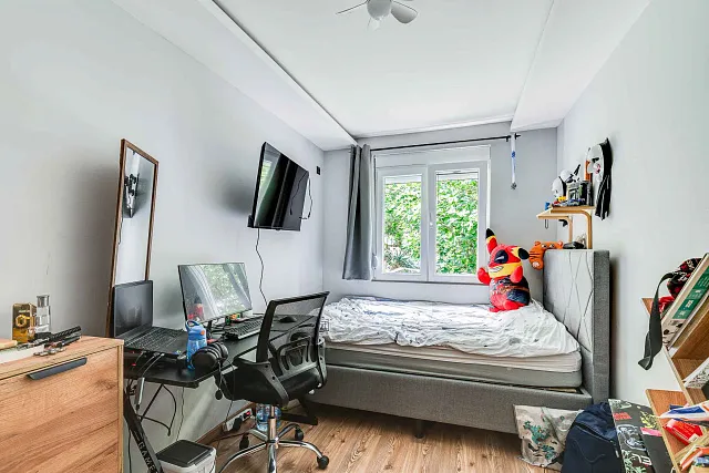 A renovated 4-bedroom, 120 m² house with views of Kotor Old Town — photo 9