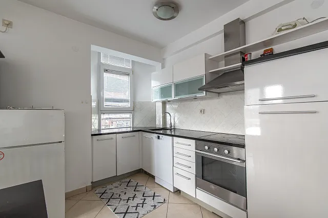 72 m² apartment in the center of Budva — photo 5
