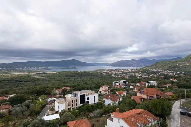 LUXURY THREE-BEDROOM APARTMENT WITH BREATHTAKING SEA VIEWS — photo 37