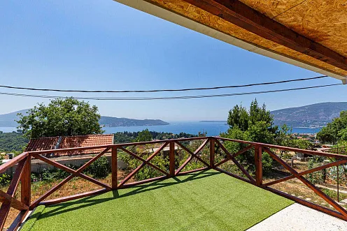 Two-unit home with stunning views of the Adriatic Sea