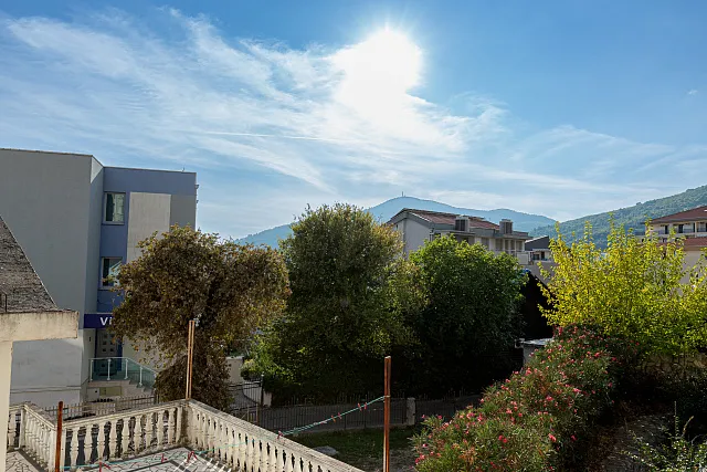 FOR SALE: SPACIOUS, FULLY FURNISHED APARTMENT IN BUDVA WITH GARAGE — photo 13