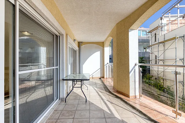 FOR SALE: SPACIOUS, FULLY FURNISHED APARTMENT IN BUDVA WITH GARAGE — photo 11