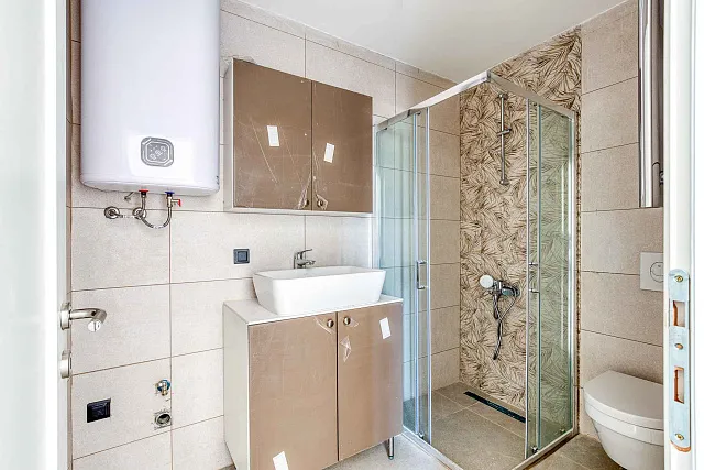 Apartments in a new building in Kumbor — photo 8