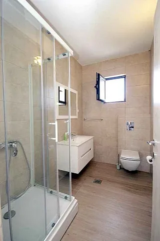  — photo 9