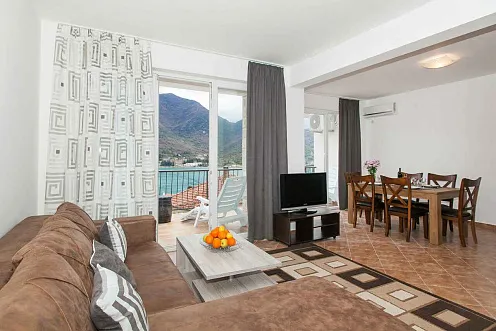 Apartments with seaview in Herceg Novi — photo 2