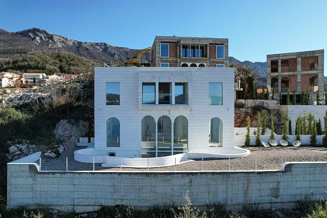 Luxurious villas in the  MANSIONS complex