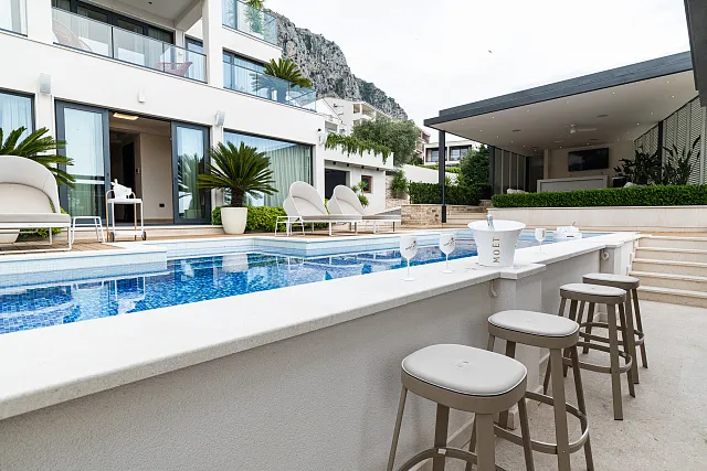 Exclusive Villa in Blizikuće, near Sveti Stefan — photo 32