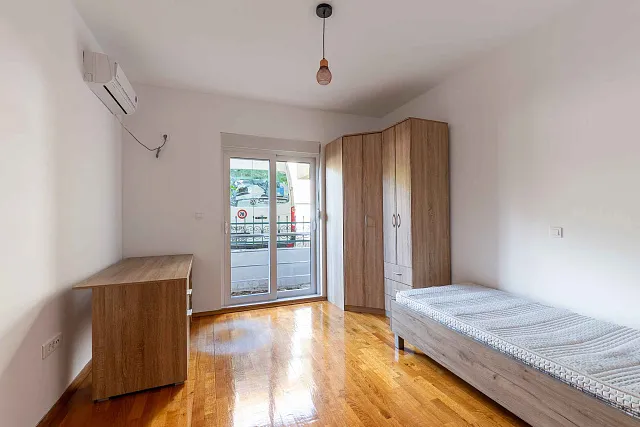 FOR SALE: SPACIOUS, FULLY FURNISHED APARTMENT IN BUDVA WITH GARAGE — photo 17