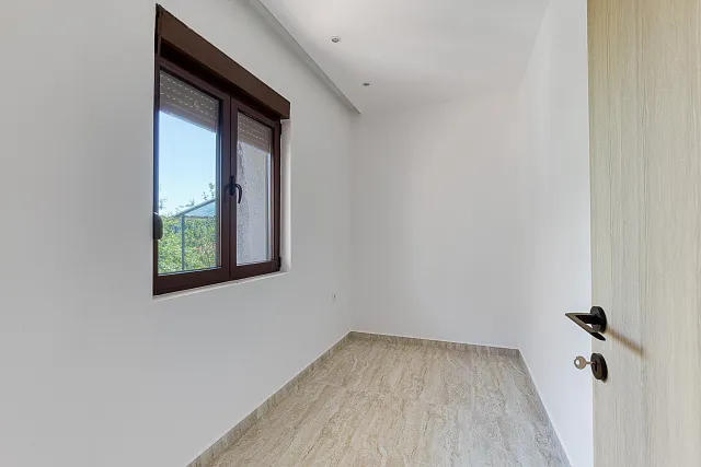 Renovated apartment in Tivat, 78 m² — photo 4