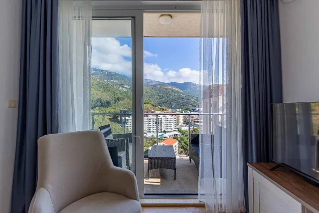  A seaview apartment in Becici — photo 12
