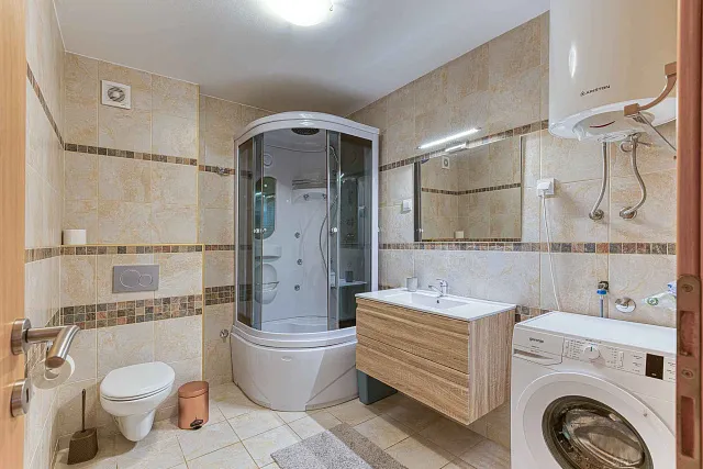 FOR SALE: SPACIOUS, FULLY FURNISHED APARTMENT IN BUDVA WITH GARAGE — photo 15