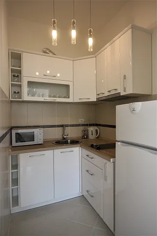 Walk to Beach Rental Studio Apartment In Budva — photo 5