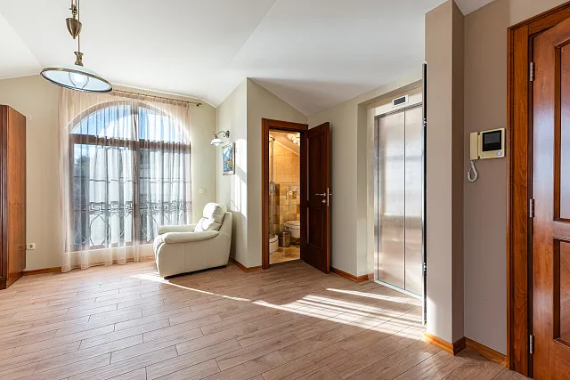 Elegance and serenity in a luxurious villa with natural views. — photo 7