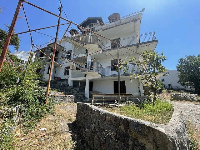 House in Ratac, Bar with a 1,600 m² plot — approx. 350 m²