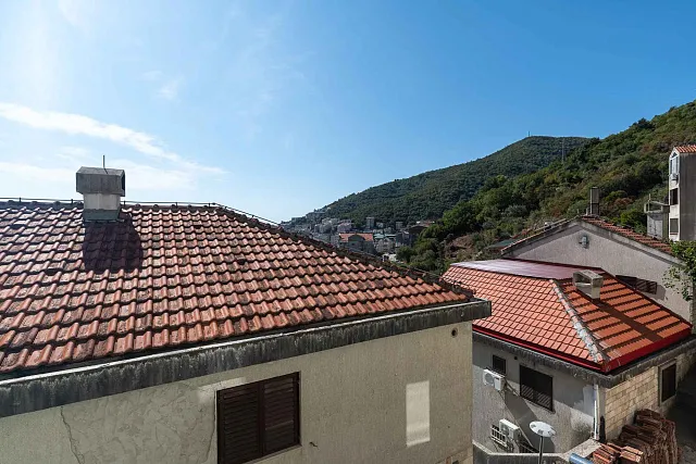 Two-bedroom apartment in Budva — photo 5