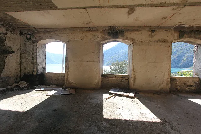 Ruin house in Risan at seafront