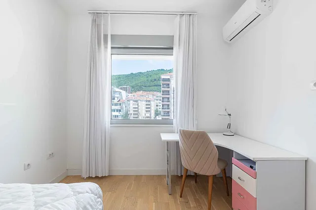 Spacious and Airy Apartment in the Heart of Budva — photo 27