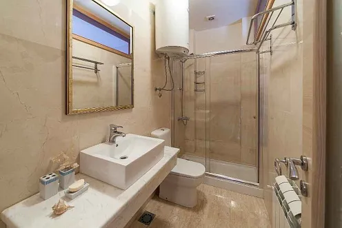 A furnished four-storey villa in Prcanj — photo 3