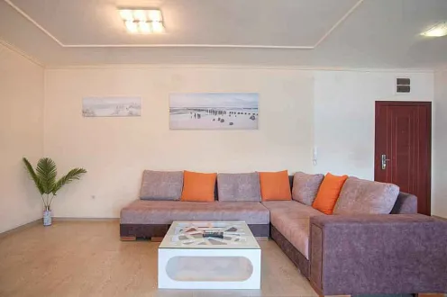 Spacious one-bedroom apartment in Budva with sea view — photo 3