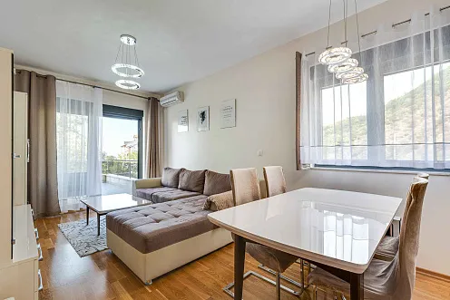 Modern One-Bedroom Apartment with Large Terrace and Garage in Bečići