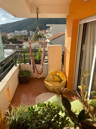 Three-Bedroom Apartment in Budva with Sea View — photo 2