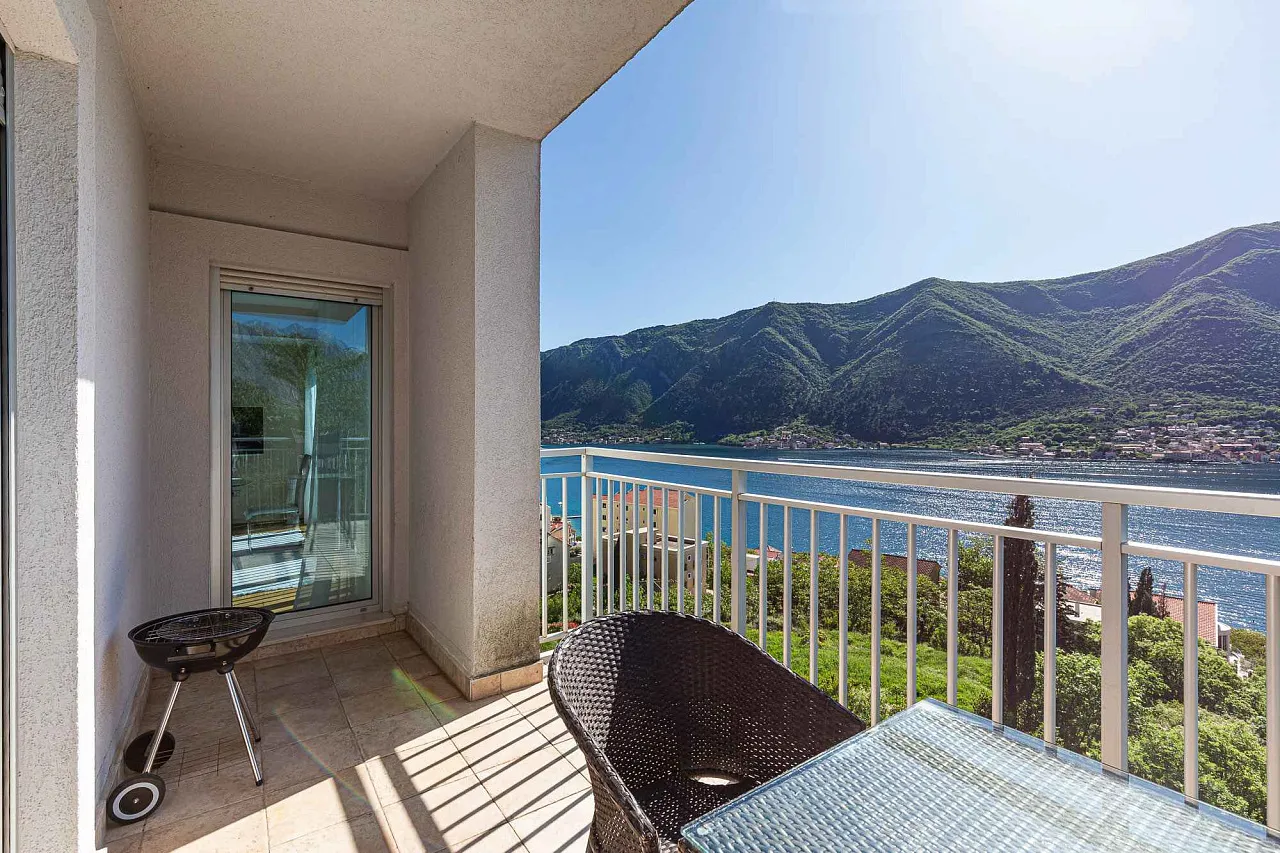 kotor Dobrota 2 sobe sea view