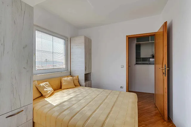 One bedroom apartment in Rafailovici near the sea — photo 18