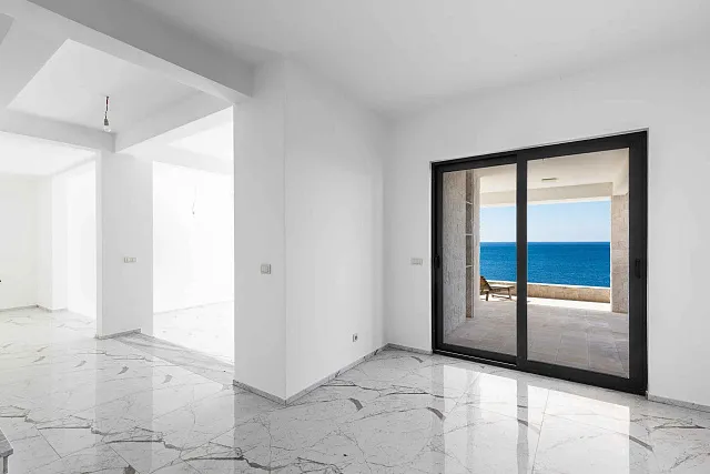 Exclusive Seafront Villa — photo 13