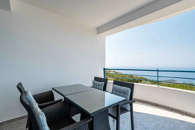 Luxury Investment Villa in Blizikuće – 3 Apartments, Pool & 120 m² Roof Terraces — photo 13