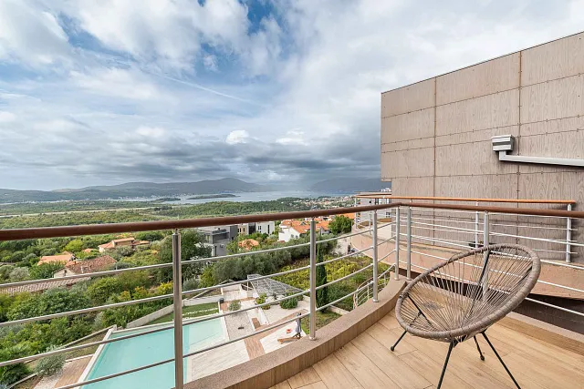 Luxury penthouse with spectacular sea views — photo 4