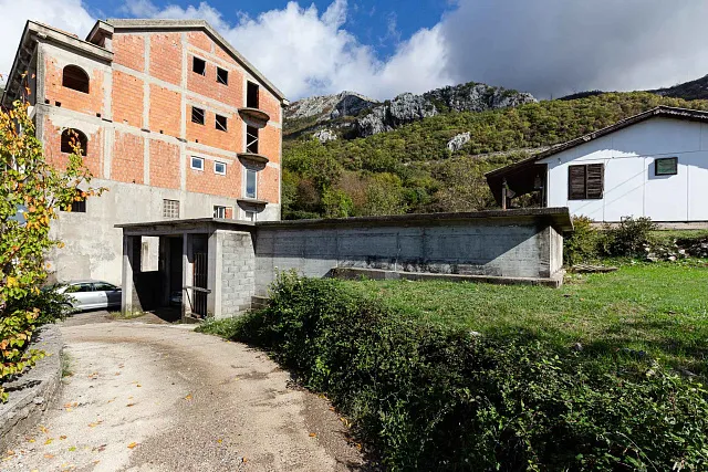 Urbanized Plot with Sea View and Own Water Source – Lapčići, 1,000 m² — photo 20