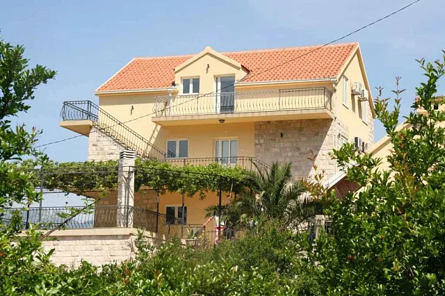 1972 Kotor Dobrota villa 8r 400m2 — photo 1