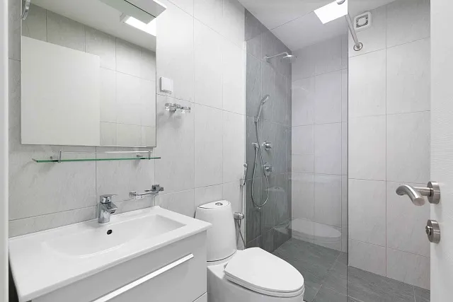 Spacious and Airy Apartment in the Heart of Budva — photo 31