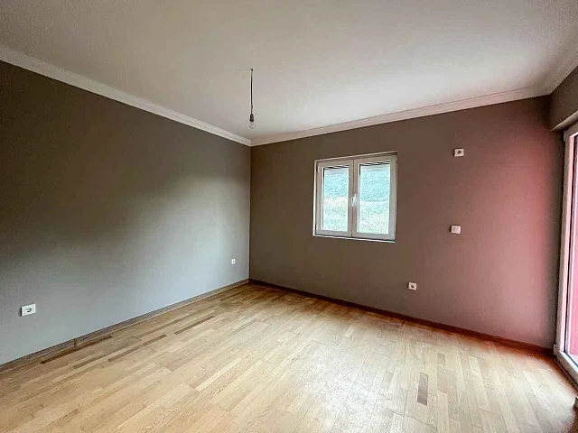Spacious three-bedroom apartment in a six-apartment building, near Jaz beach — photo 14