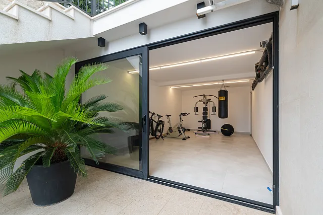 Exclusive Villa in Blizikuće, near Sveti Stefan — photo 42