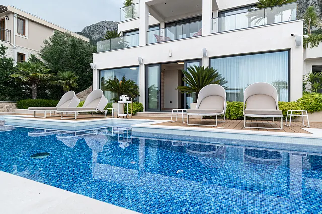 Exclusive Villa in Blizikuće, near Sveti Stefan — photo 28