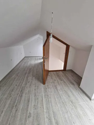 Maisonette-Wohnung mit drei Schlafzimmern in Igalo mit Meerblick — photo 10