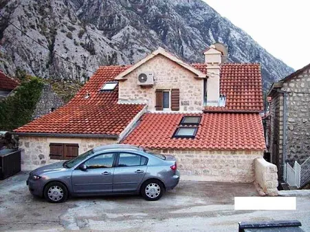 Stone house for sale on the front line in Kotor