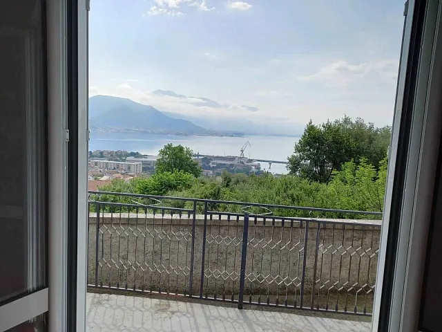 2-bedroom apartment in Bijela  — photo 4